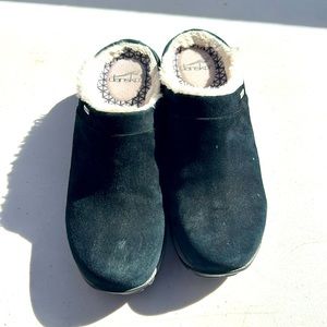 Dansko waterproof black fleece clogs vibram soles